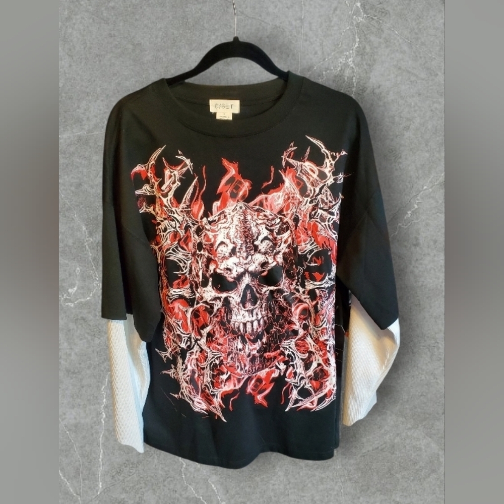 New Black and Red Unisex  Graphic Skull Shirt Size Large